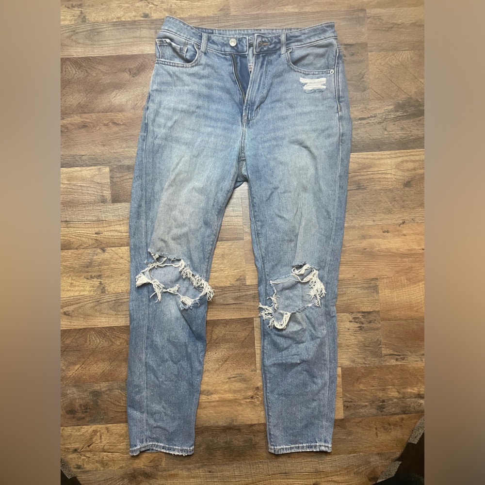American eagle distressed high waisted mom jeans, size 6